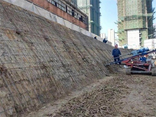 龙城建筑边坡支护