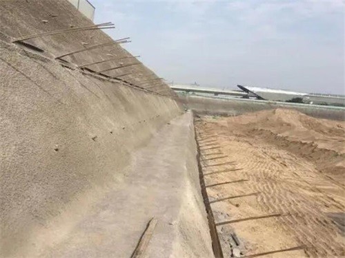 龙城河道边坡加固